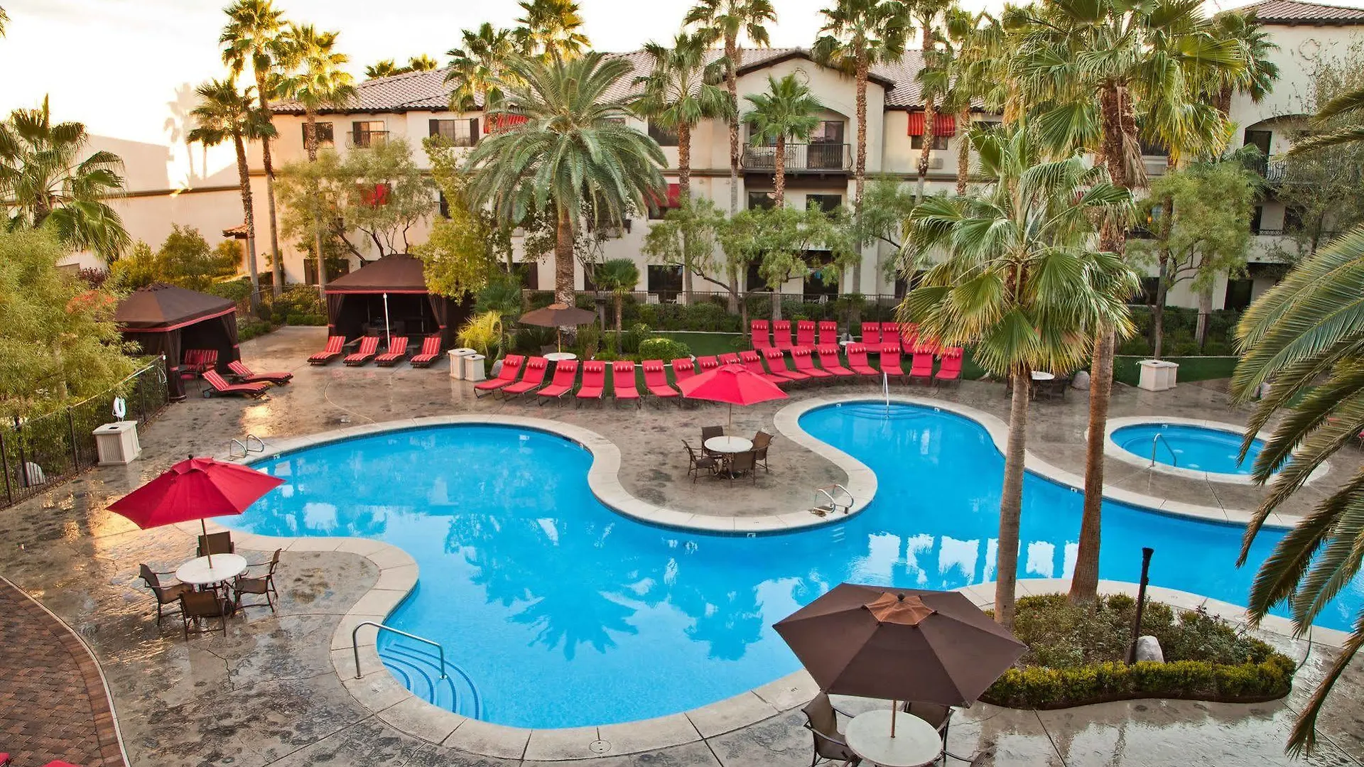 Tuscany Suites & Casino Las Vegas 3*,