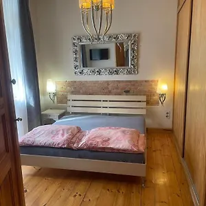 apartament-kwiatowa.poznan-hotels.com/